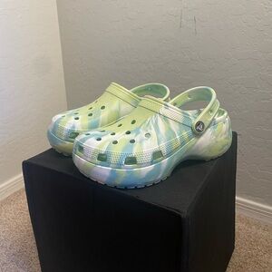Platform crocs / size 7